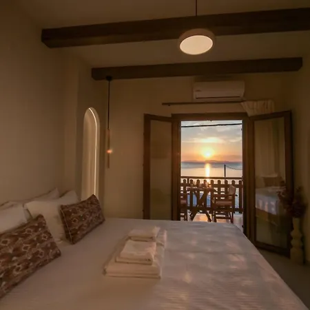 Argo Luxury 3* Milína
